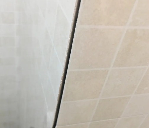临洮瓷砖空鼓维修公司分享阳台瓷砖脱落的修复过程可以分为以下几个步骤